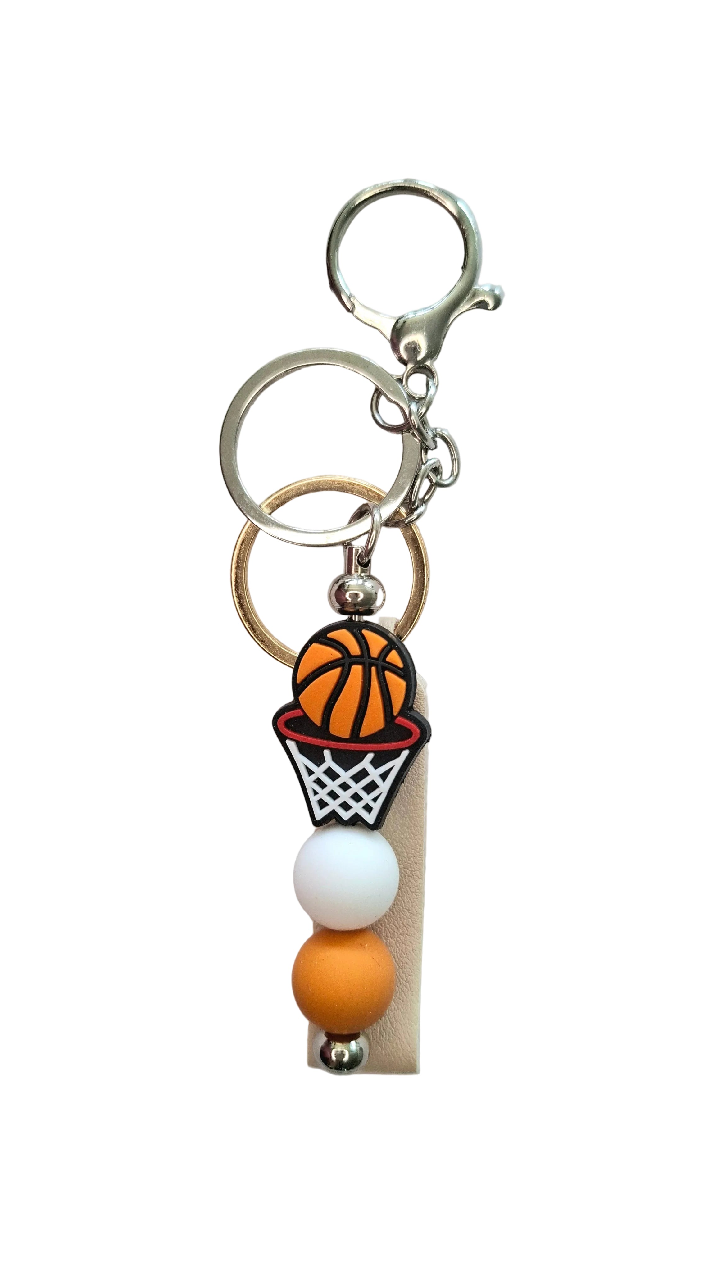 Panier de basket et ballon